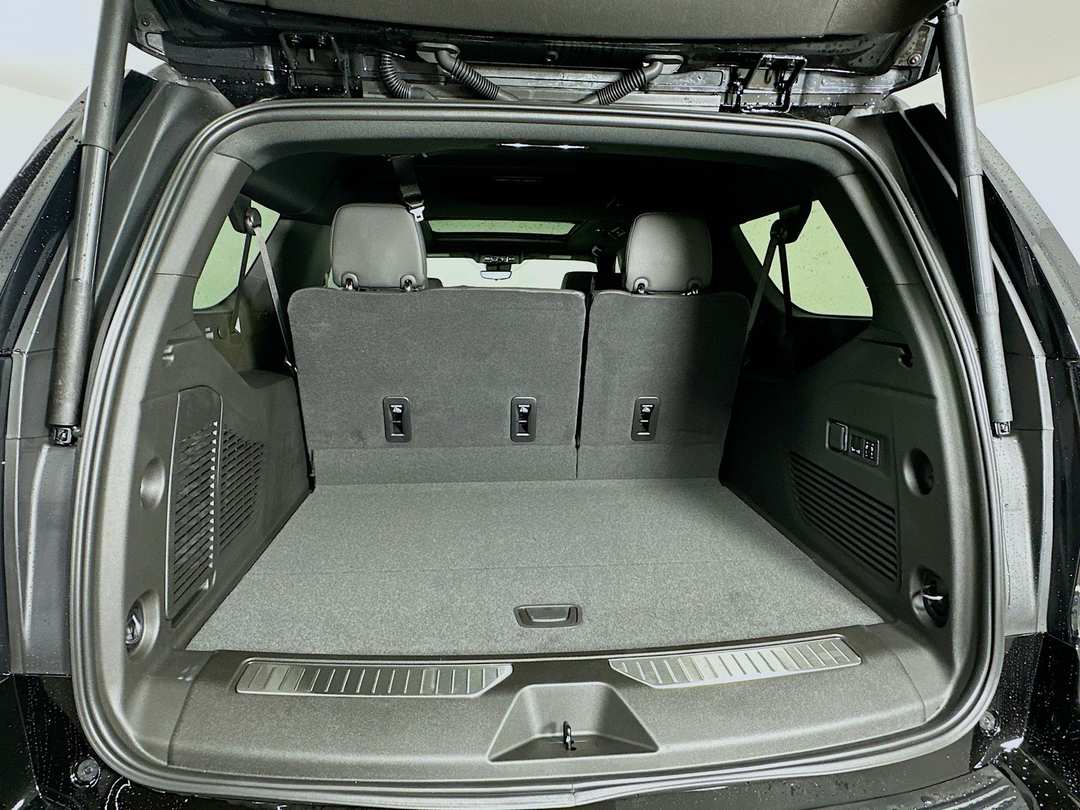 2026 Chevrolet Suburban RST - Image 28