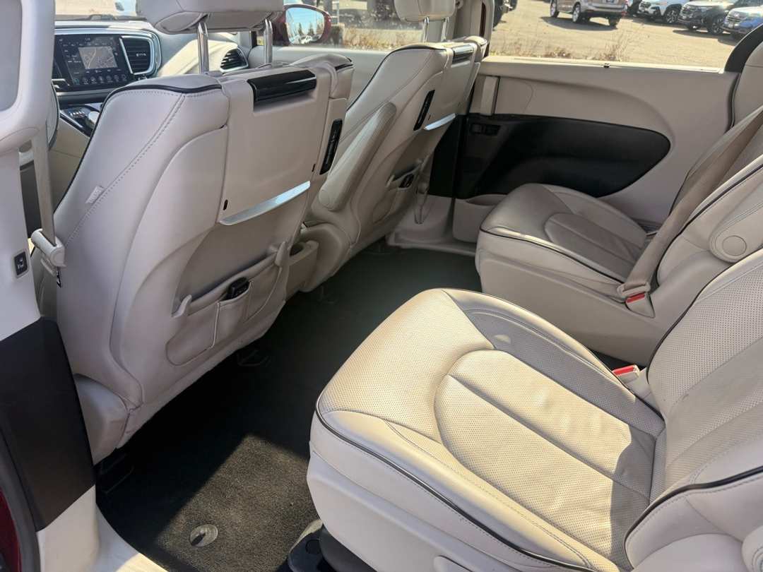 2018 Chrysler Pacifica Limited - Image 18