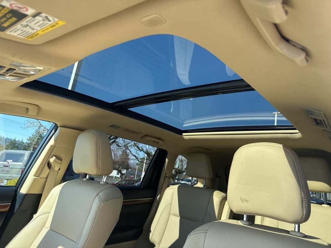 2019 Toyota Highlander - Image 13