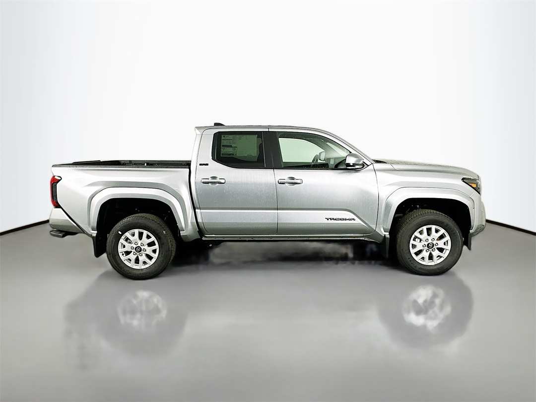 2025 Toyota Tacoma SR5 - Image 8