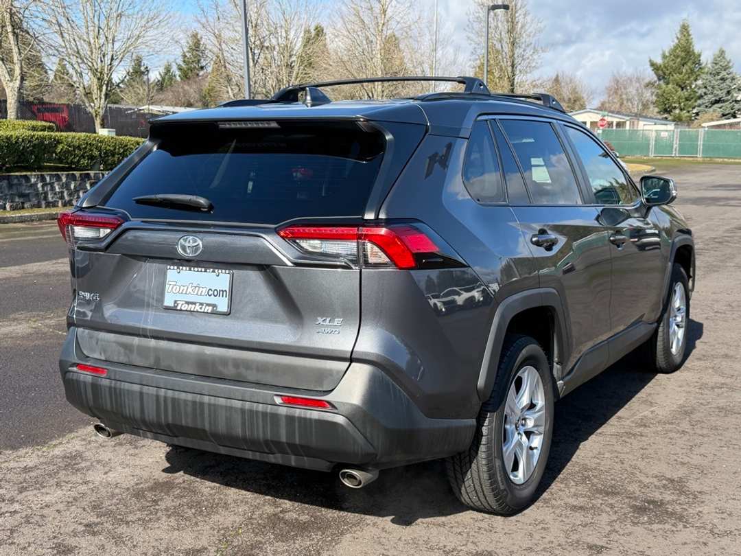 2021 Toyota Rav4 XLE - Image 8