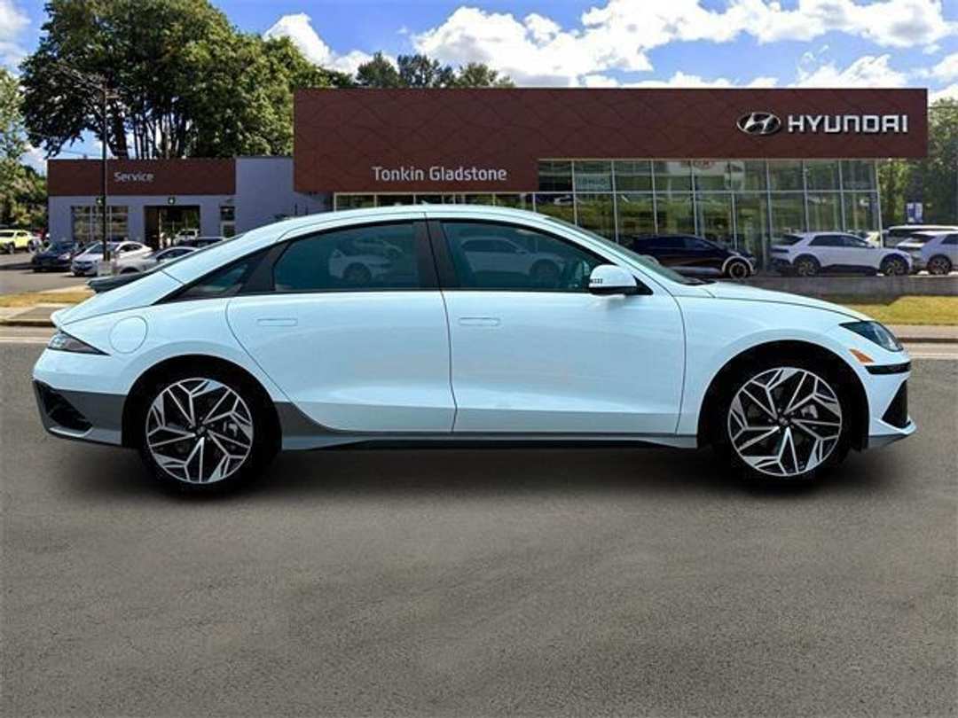 2025 Hyundai Ioniq 6 SEL - Image 9