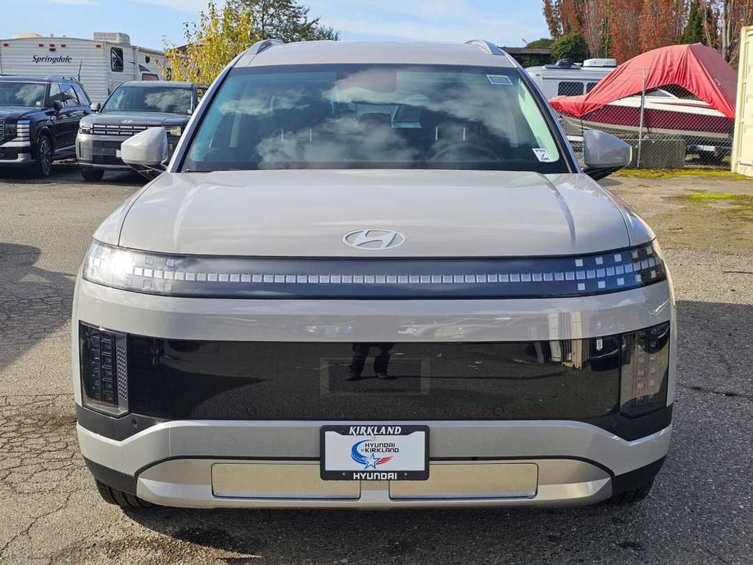 2026 Hyundai Ioniq 9 SE - Image 2