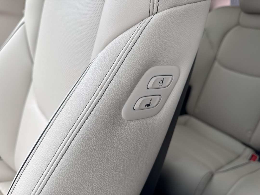 2026 Genesis Gv70 2.5T Advanced - Image 35