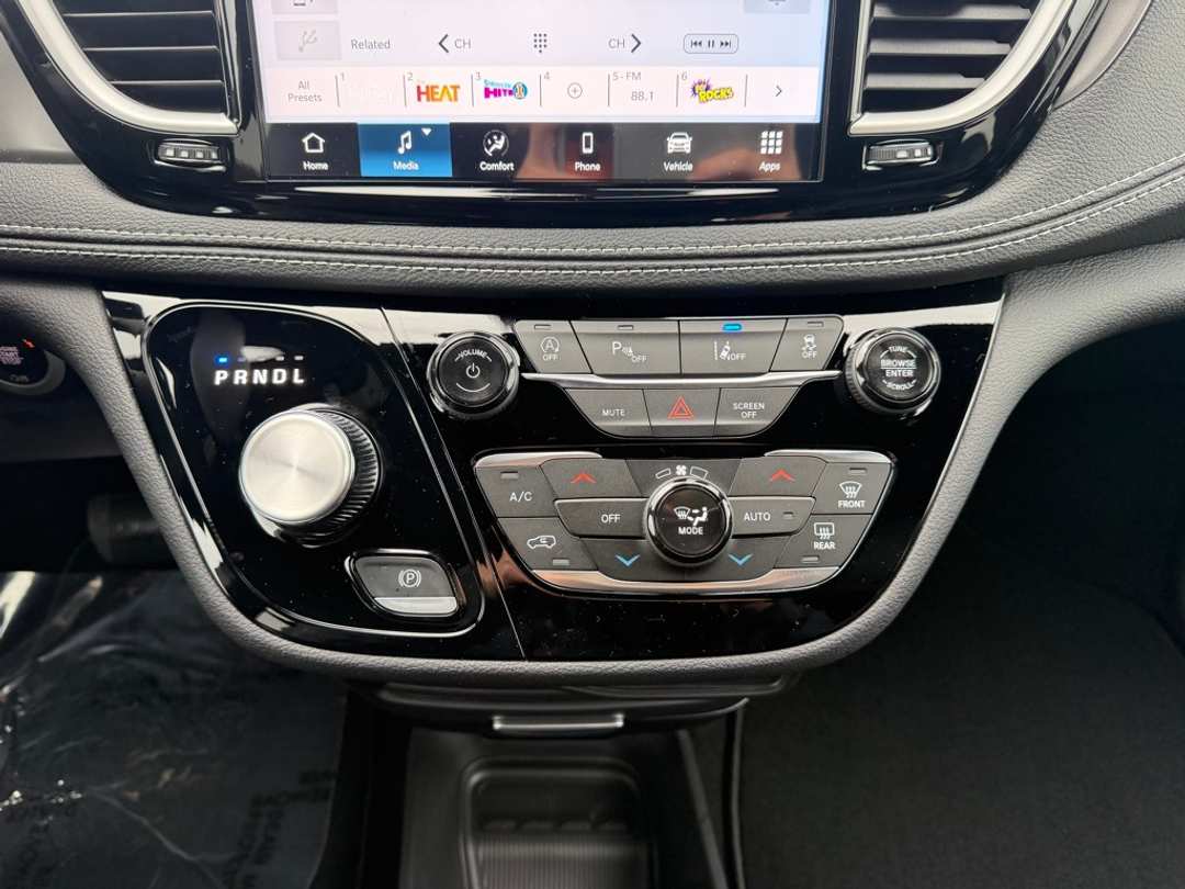 2026 Chrysler Pacifica Select - Image 24