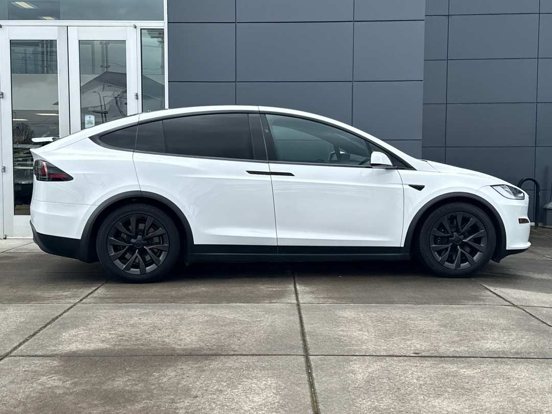 2023 Tesla Model X - Image 2