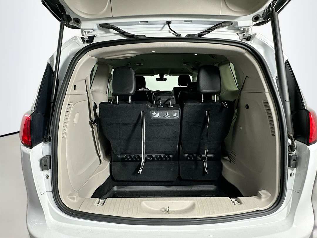 2019 Chrysler Pacifica Touring L - Image 25