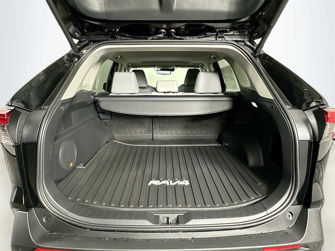2025 Toyota Rav4 XLE Premium - Image 28