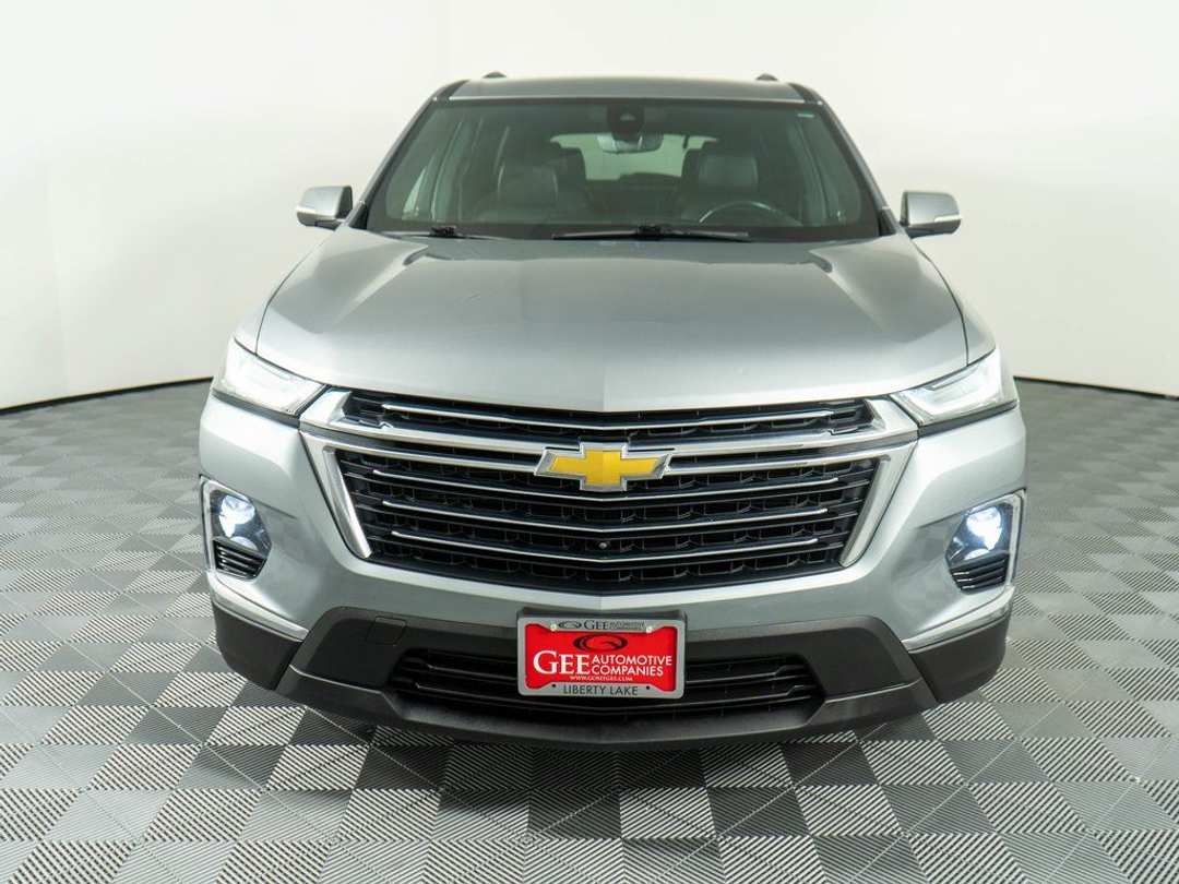 2023 Chevrolet Traverse LT Leather - Image 2