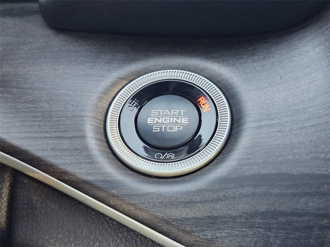 2025 Jeep Grand Cherokee Limited - Image 17