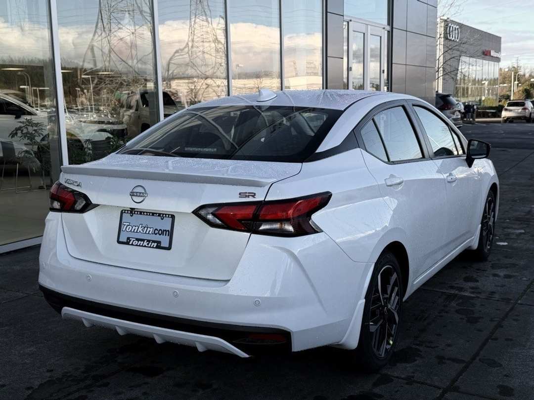 2025 Nissan Versa 1.6 SR - Image 7