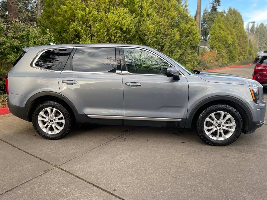 2021 Kia Telluride LX - Image 3