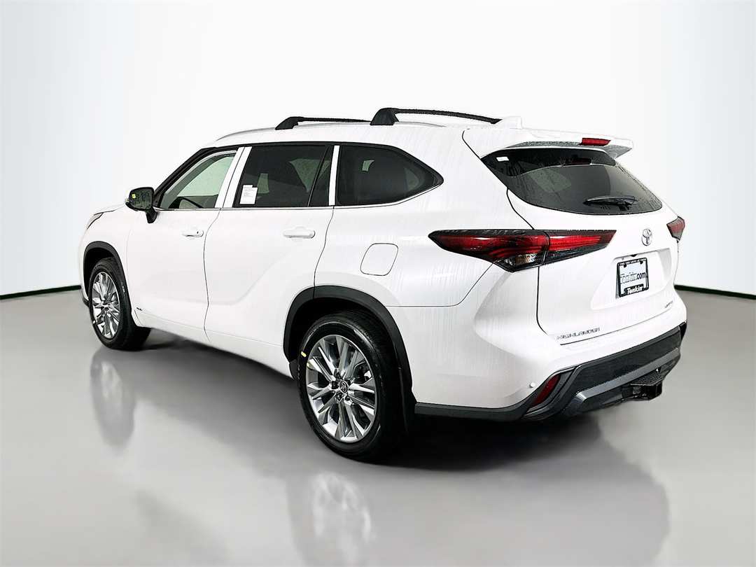 2026 Toyota Highlander Limited - Image 5