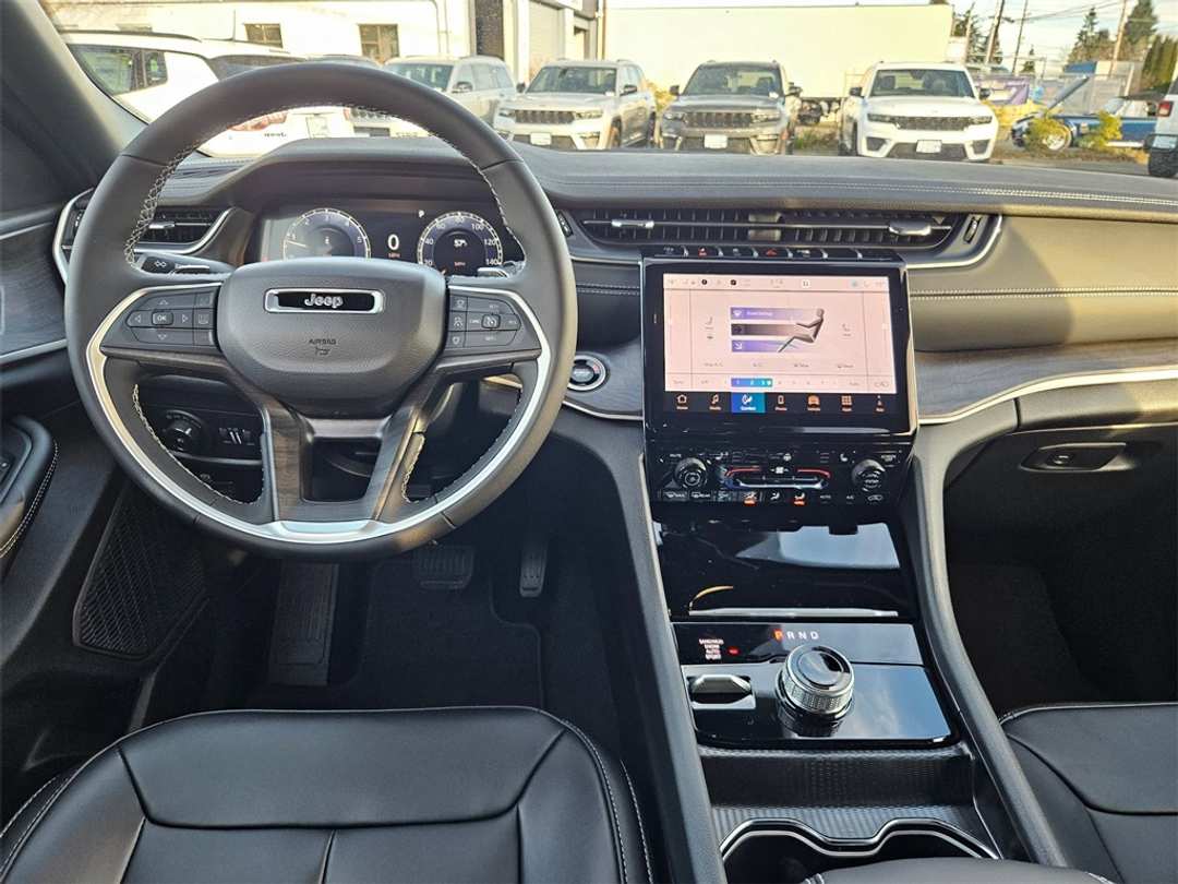 2025 Jeep Grand Cherokee Limited - Image 28