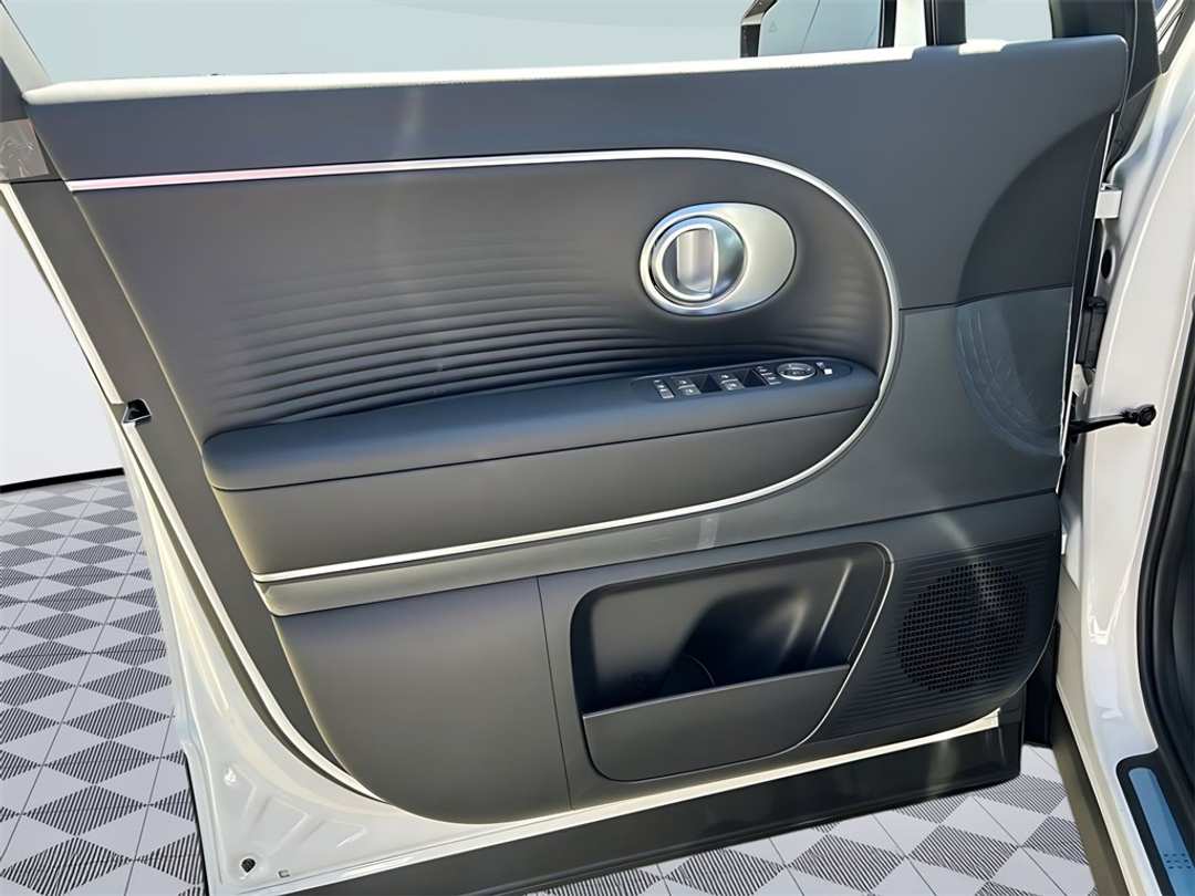 2026 Hyundai Ioniq 9 SEL - Image 10