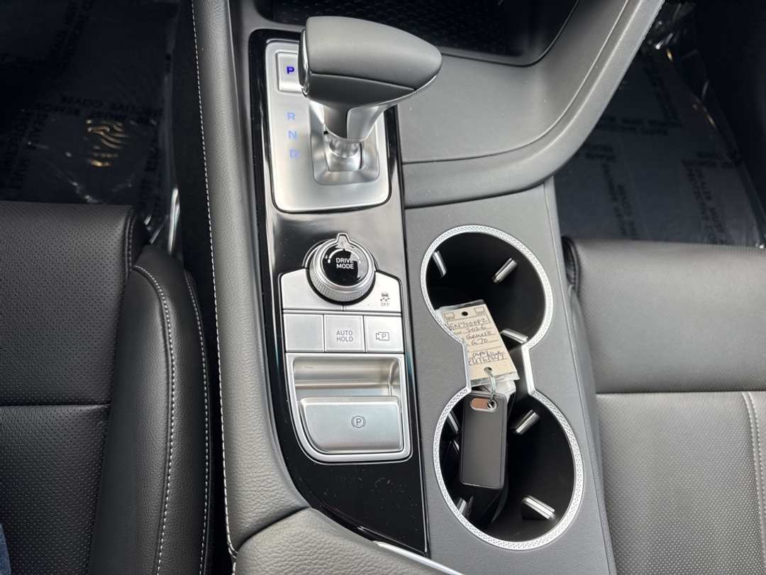 2026 Genesis G70 2.5T - Image 24