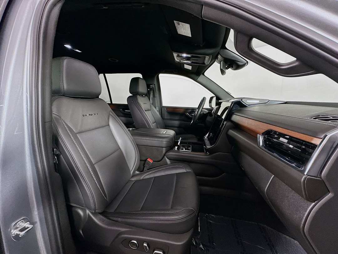 2025 GMC Yukon Denali - Image 31