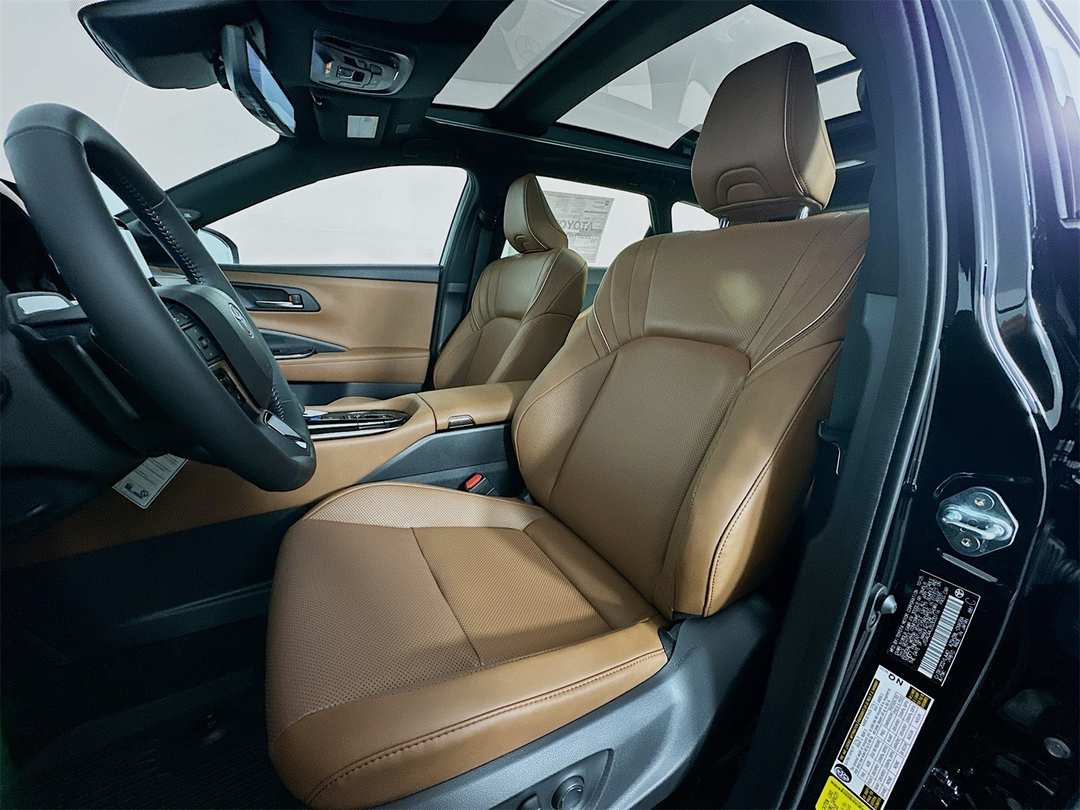 2025 Toyota Crown Signia Limited - Image 22