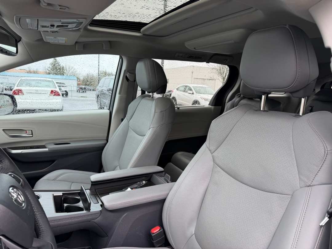 2024 Toyota Sienna Limited - Image 16