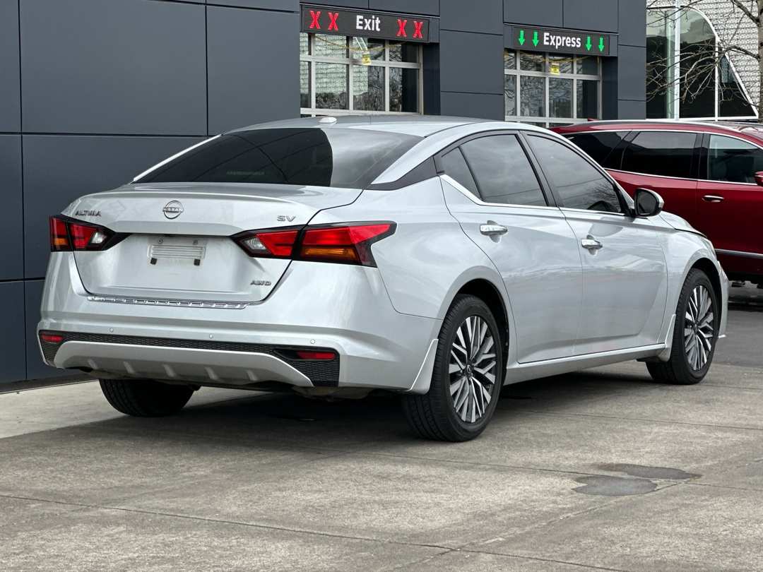 2023 Nissan Altima 2.5 SV - Image 3