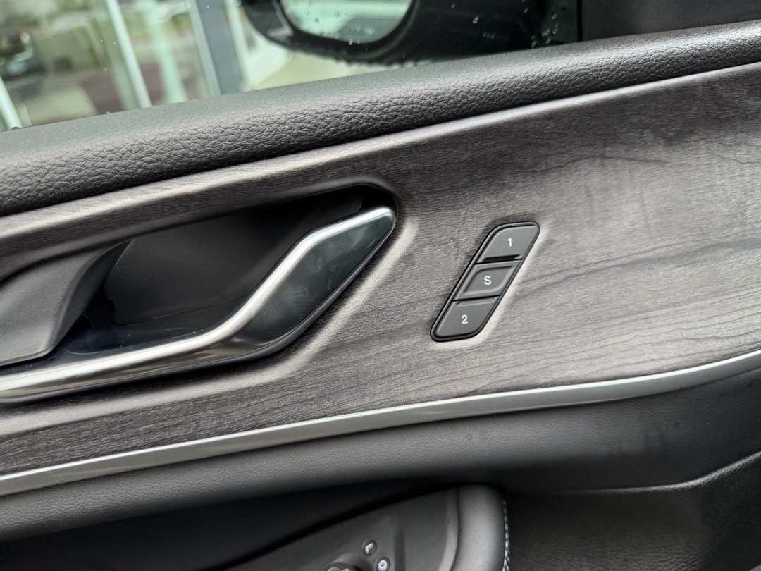 2025 Jeep Grand Cherokee 4xe - Image 12