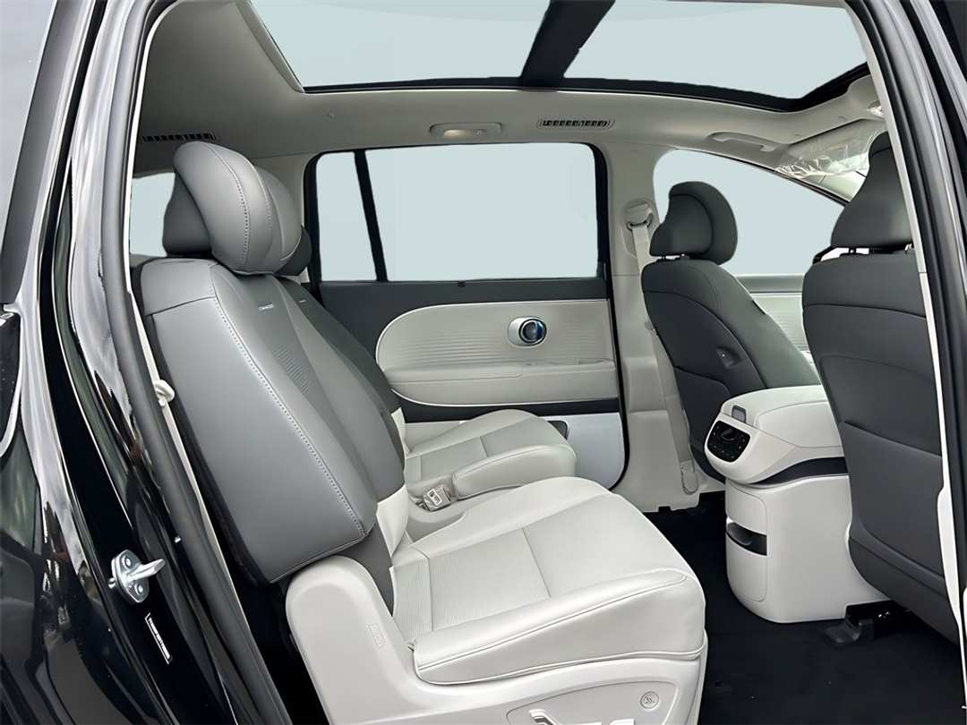 2026 Hyundai Ioniq 9 Performance Limited - Image 30