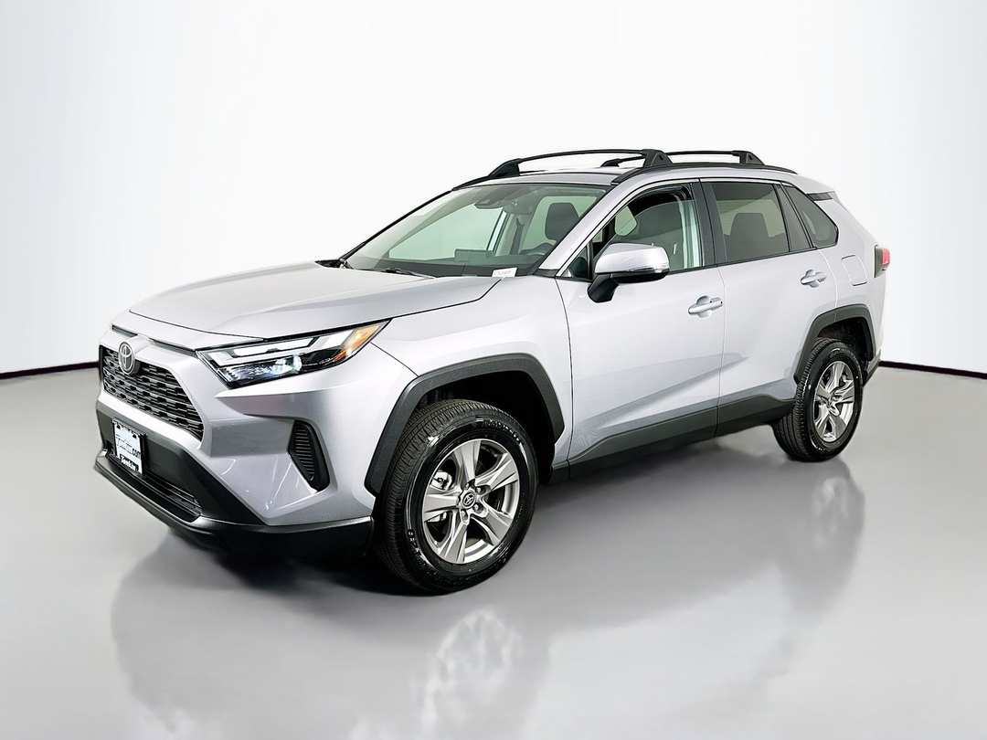 2024 Toyota Rav4 XLE - Image 3