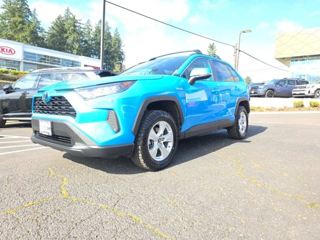 2020 Toyota Rav4 LE - Image 3
