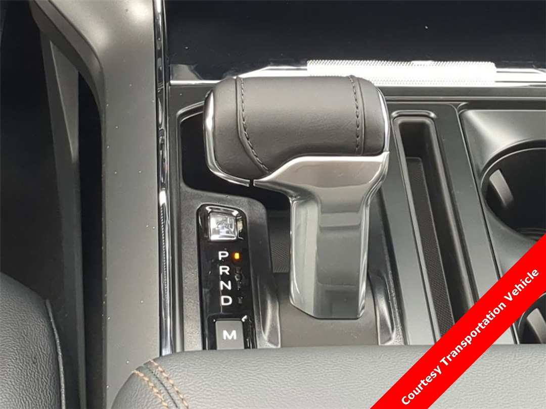 2025 Ford F-150 Lariat - Image 17