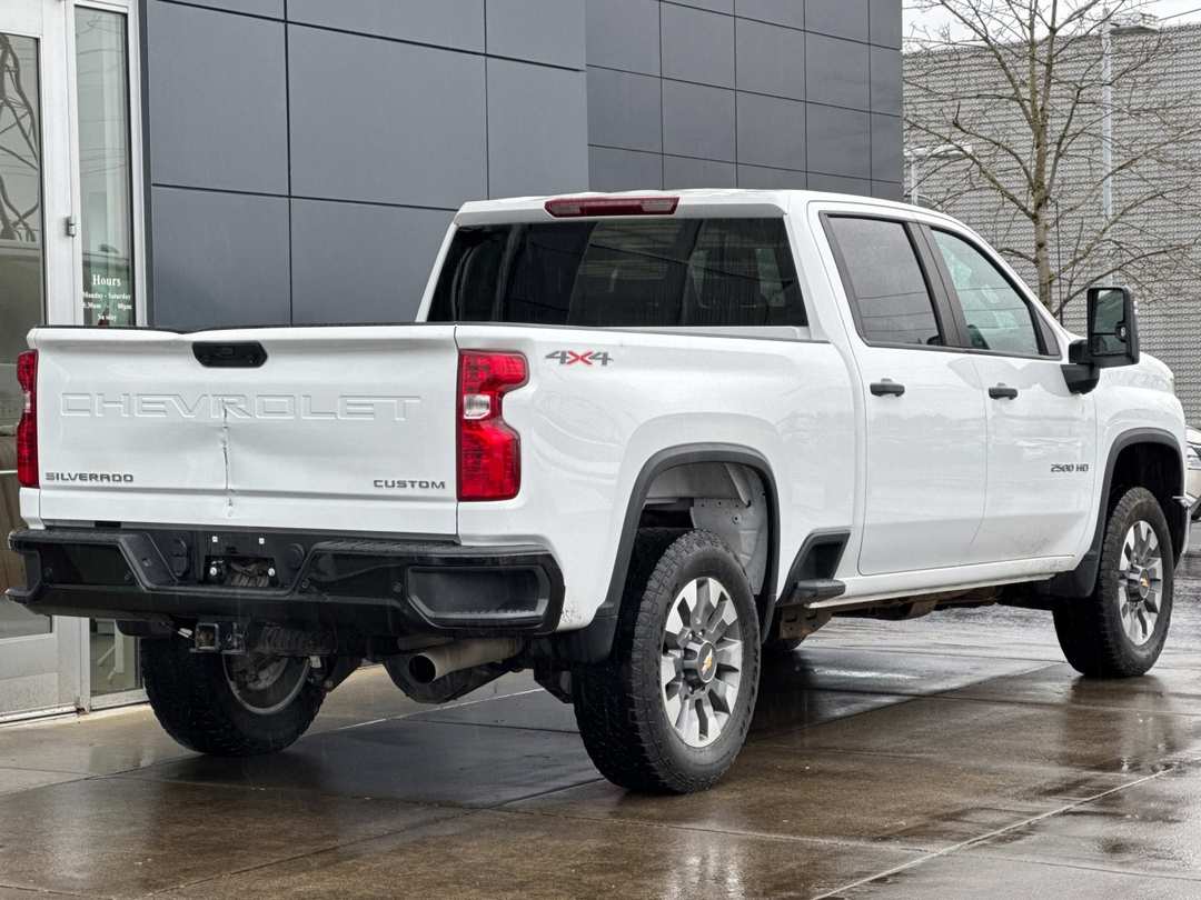 2024 Chevrolet Silverado 2500Hd Custom - Image 3
