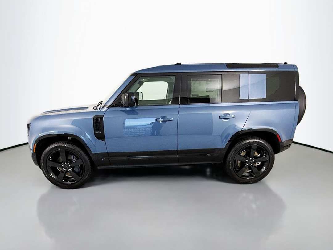 2026 Land Rover Defender 110 XDynamic SE - Image 2