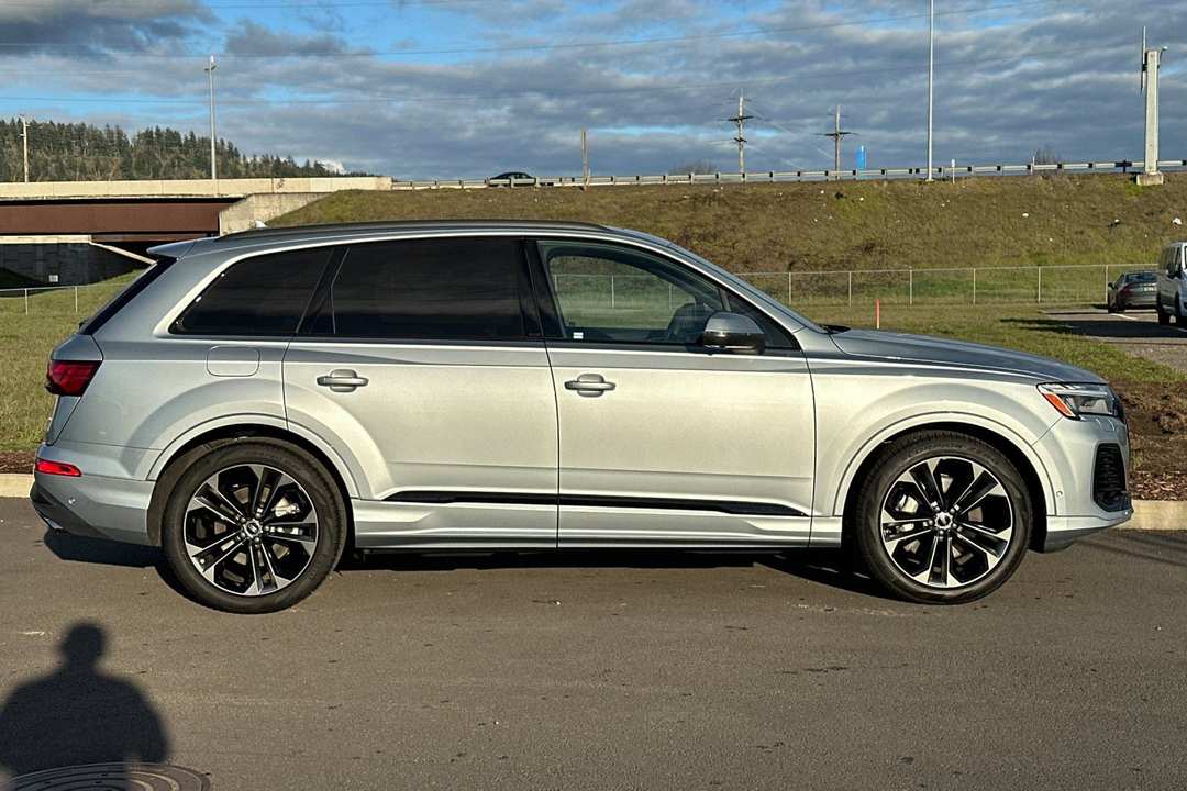 2026 Audi Q7 55 Premium Plus - Image 2