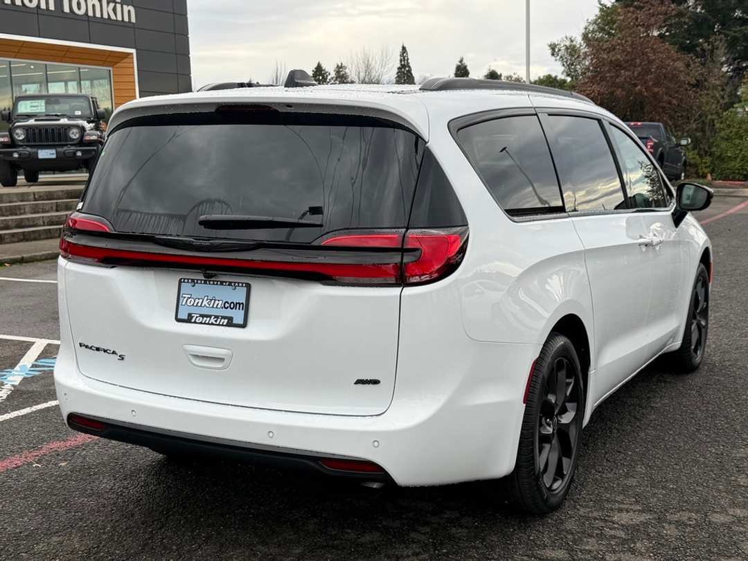 2026 Chrysler Pacifica Select - Image 8