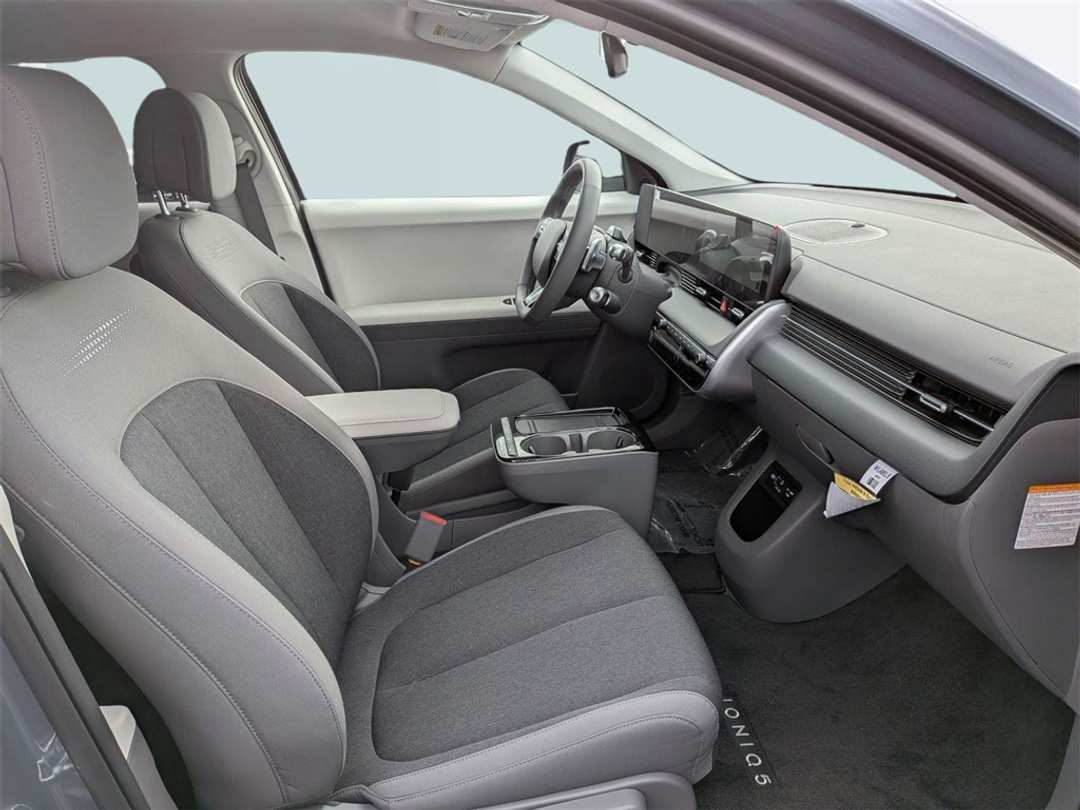 2025 Hyundai Ioniq 5 SE - Image 32
