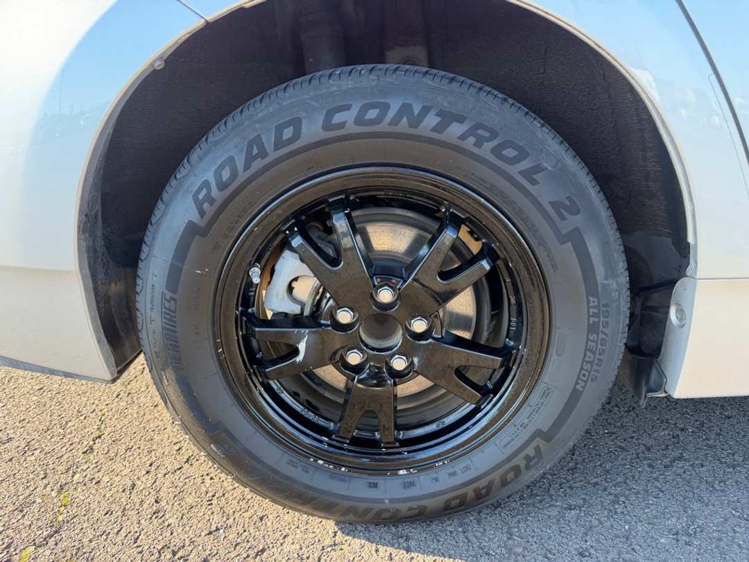 2015 Toyota Prius Two - Image 9