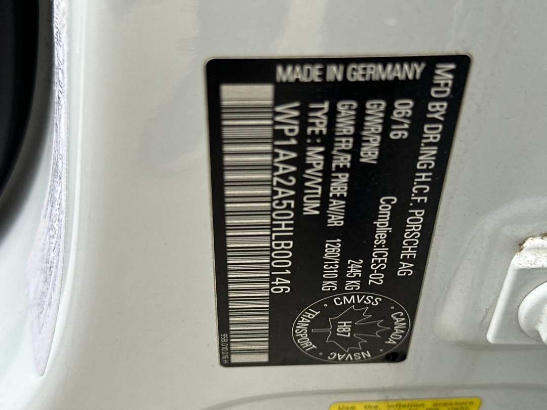 2017 Porsche Macan Base - Image 25