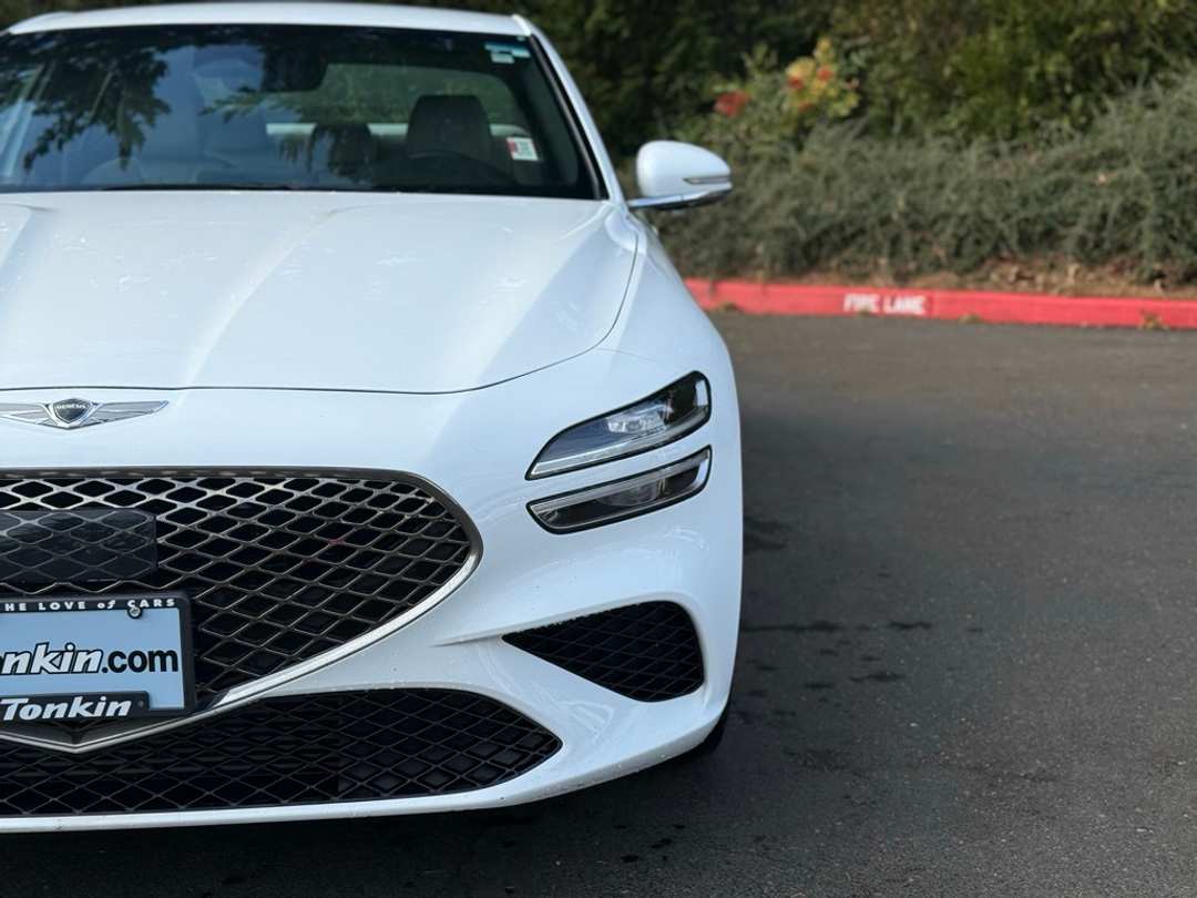 2022 Genesis G70 2.0T - Image 2