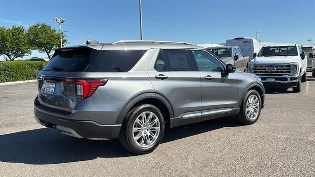 2026 Ford Explorer Platinum - Image 3