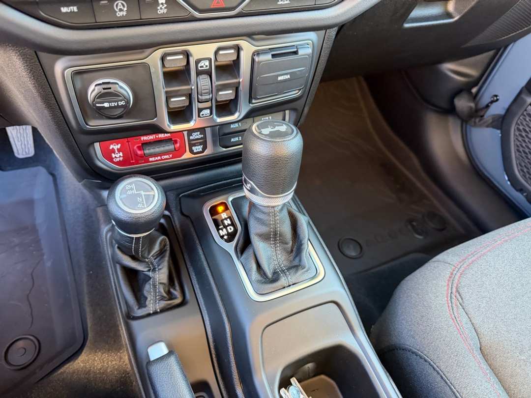 2026 Jeep Wrangler Rubicon - Image 23