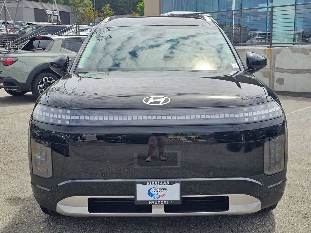 2026 Hyundai Ioniq 9 SE - Image 2