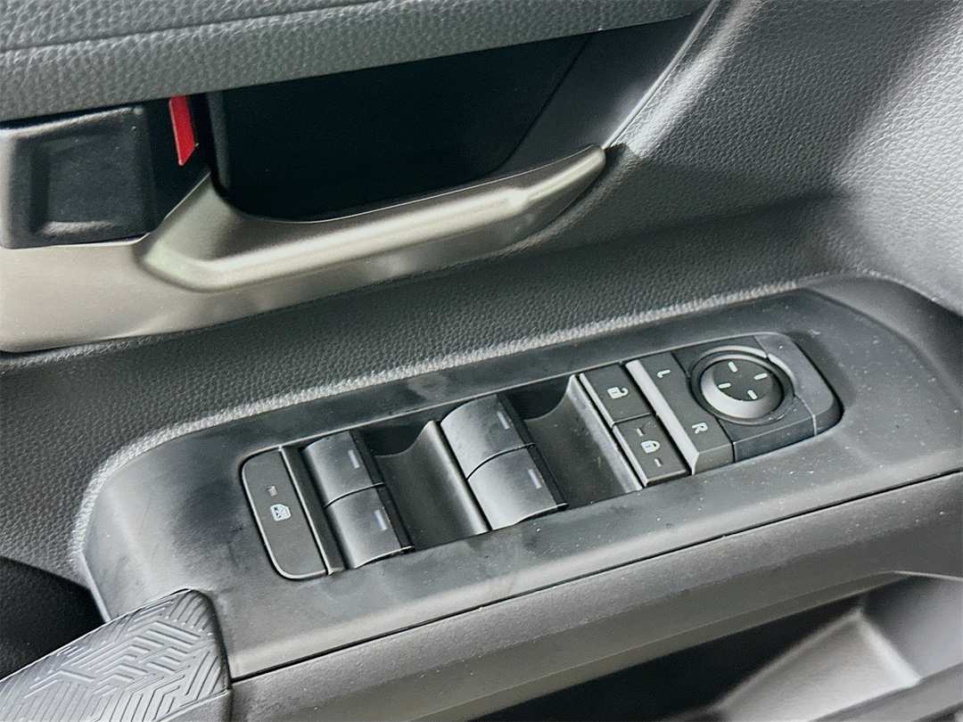 2025 Toyota Tacoma TRD Sport - Image 18