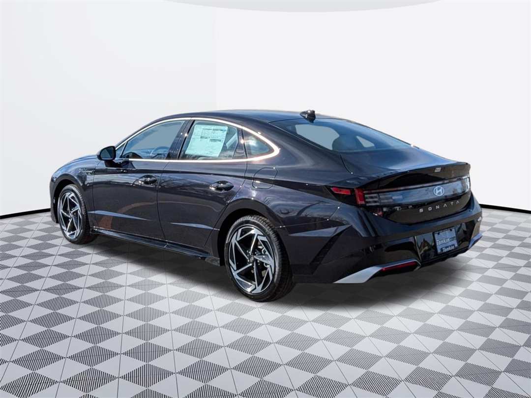 2026 Hyundai Sonata SEL Sport - Image 4