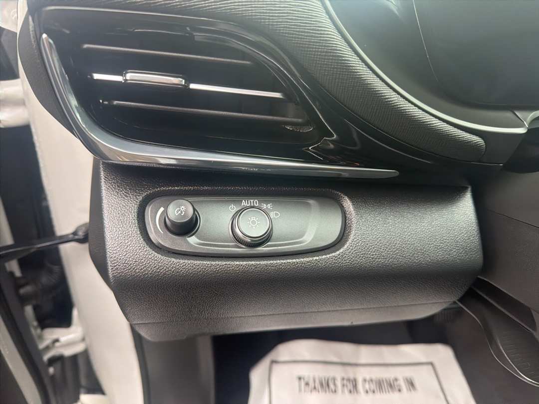 2025 Buick Envista Avenir - Image 32