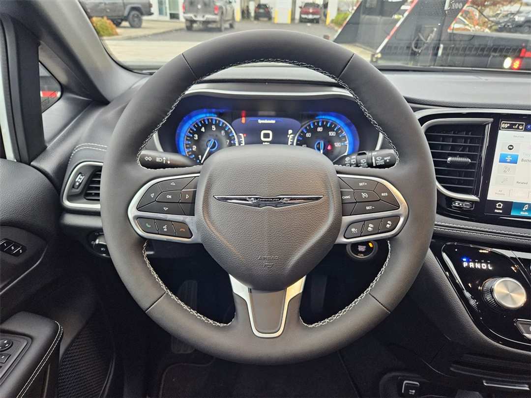 2026 Chrysler Pacifica Select - Image 15