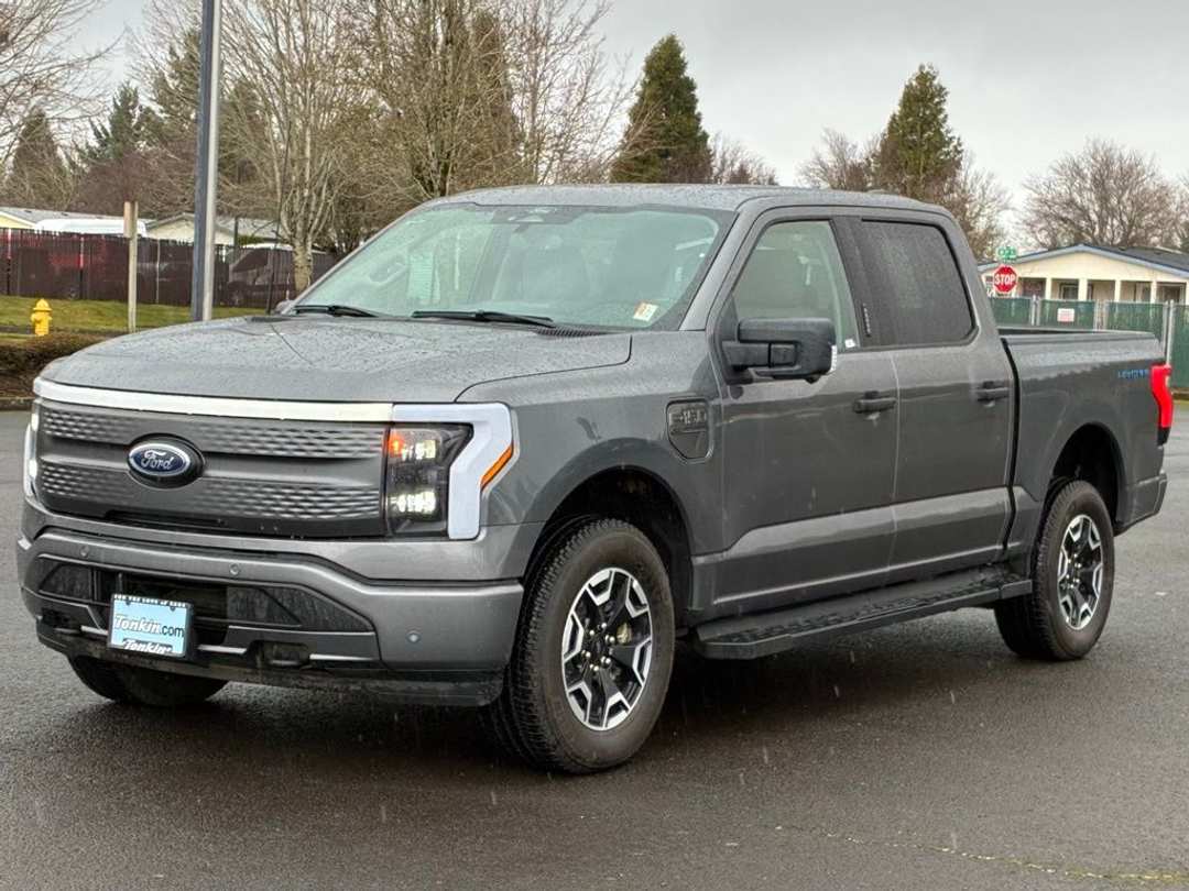 2022 Ford F-150 Lightning XLT - Image 3