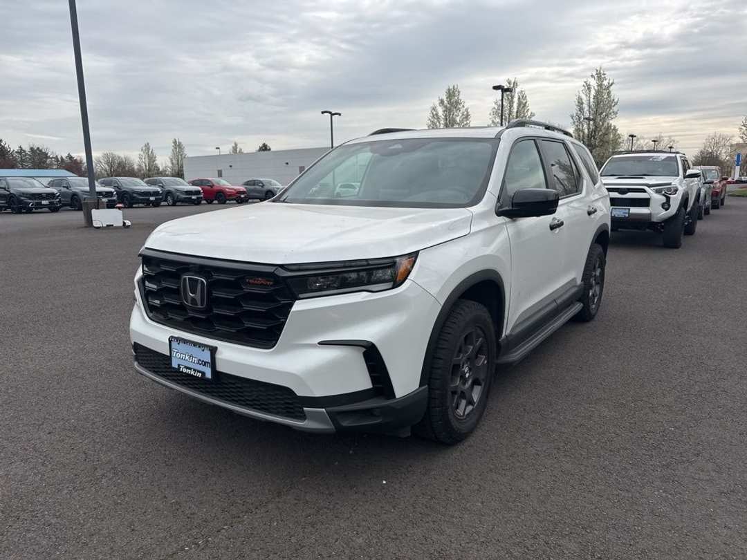 2025 Honda Pilot TrailSport - Image 3