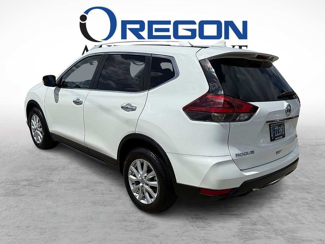 2018 Nissan Rogue SV - Image 3