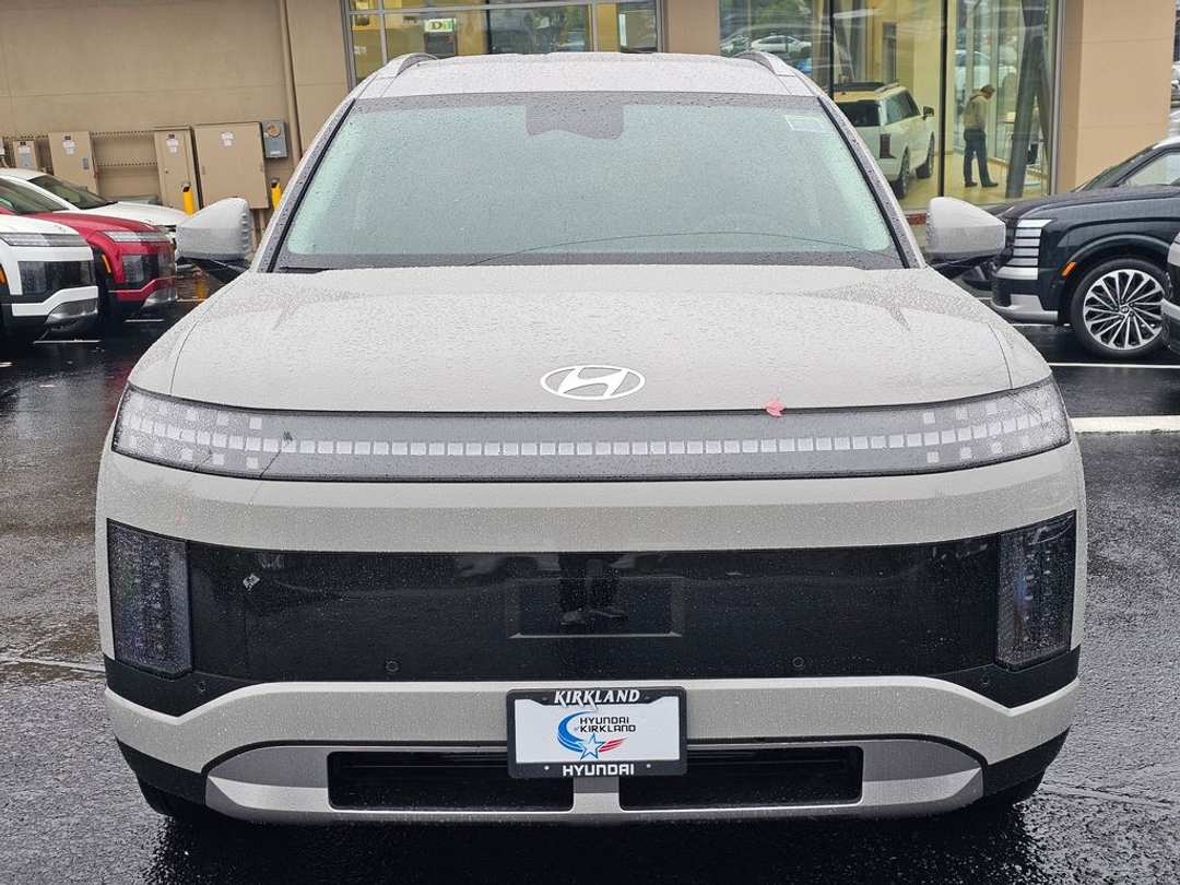 2026 Hyundai Ioniq 9 SE - Image 2