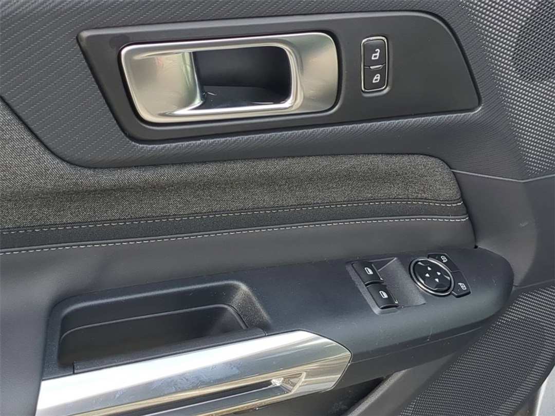 2026 Ford Mustang EcoBoost - Image 10