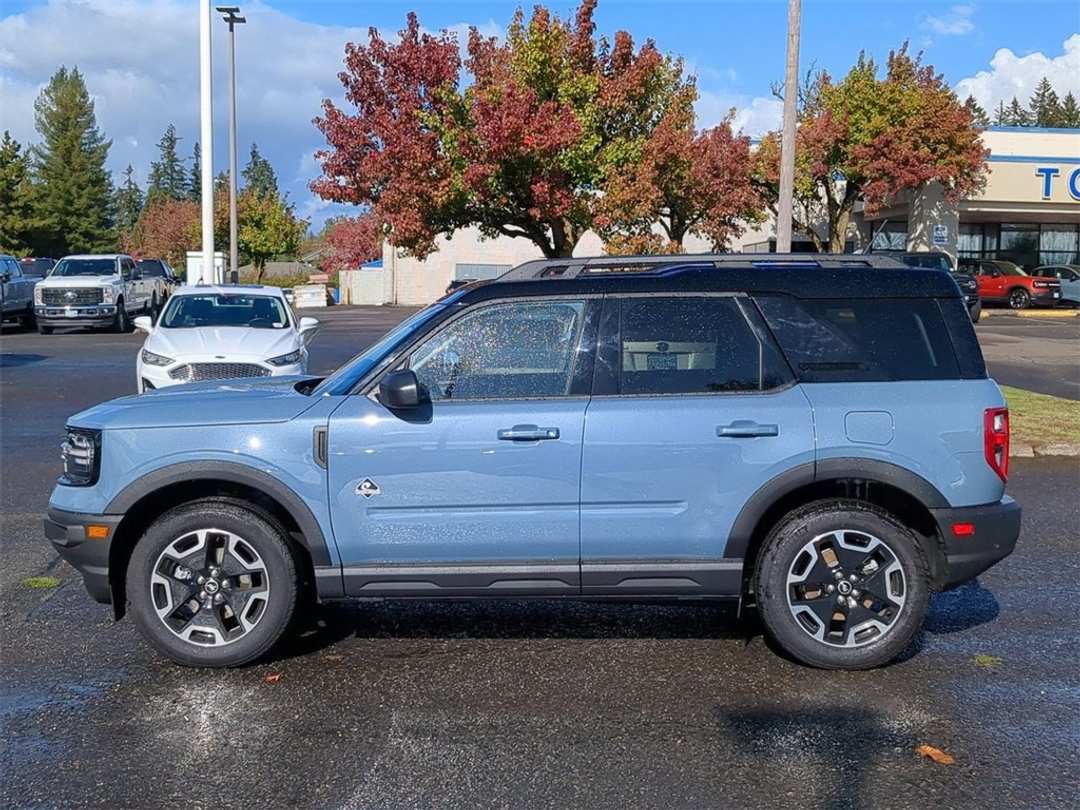 2024 Ford Bronco Sport Outer Banks - Image 2